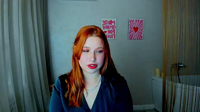 Snapshot of SweetDaylight chatting on March 2, 2026, 7:43 pm SweetDaylight online show from March 2, 2026, 7:43 pm