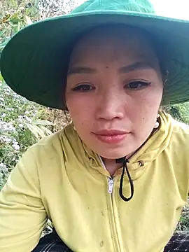 lia-coy online show from April 15, 2026, 12:49 am