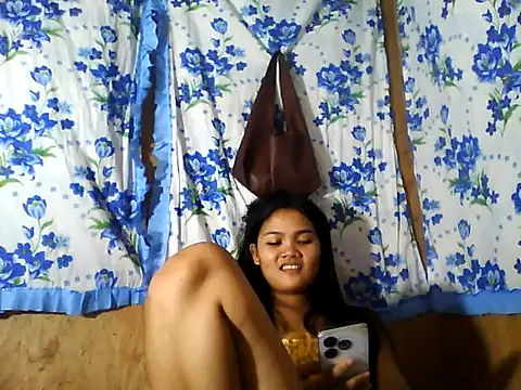 Snapshot of PinaySkinnyJust18 chatting on June 27, 2026, 12:22 pm PinaySkinnyJust18 online show from June 27, 2026, 12:22 pm