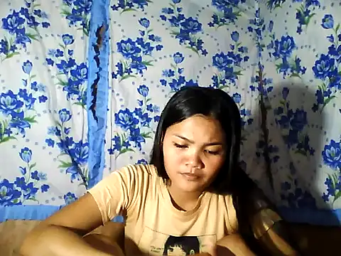 PinaySkinnyJust18 online show from April 8, 2026, 11:44 am