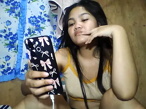 Snapshot of PinaySkinnyJust18 chatting on July 15, 2026, 10:50 pm PinaySkinnyJust18 online show from July 15, 2026, 10:50 pm