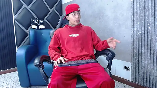 Snapshot of Dogan_Renzo0 chatting on February 6, 2026, 7:32 pm Dogan Renzo0 online show from February 6, 2026, 7:32 pm