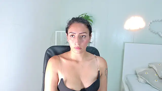 Snapshot of AmmyRouse__ chatting on February 8, 2026, 2:15 pm AmmyRouse online show from February 8, 2026, 2:15 pm