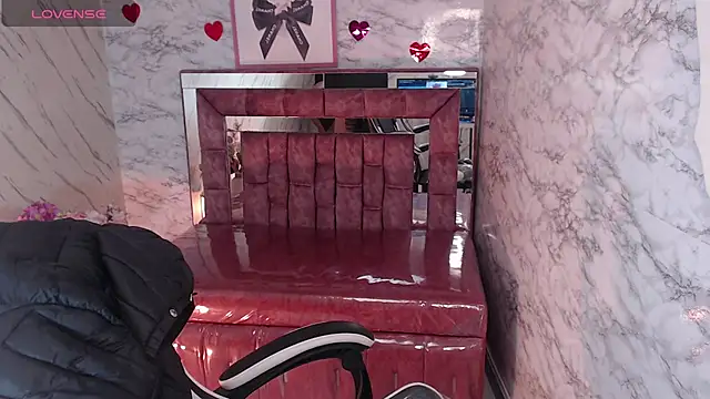 Melisa v online show from April 15, 2026, 8:09 pm