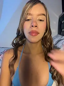 BellaMoon  online show from March 4, 2026, 5:42 pm