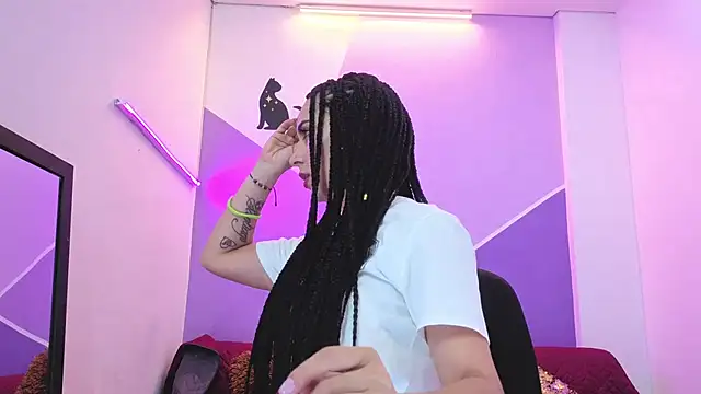 Snapshot of Analuciaa_ chatting on February 4, 2026, 3:56 am Analuciaa online show from February 4, 2026, 3:56 am