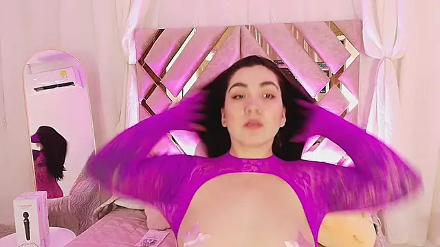 KathiaJenner online show from April 13, 2026, 2:59 am