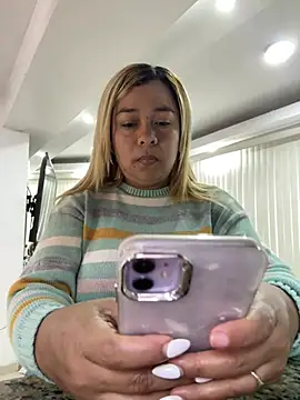 Snapshot of veronica414 chatting on March 3, 2026, 2:13 pm veronica414 online show from March 3, 2026, 2:13 pm