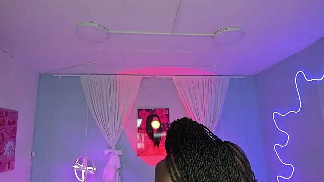 naomi campell online show from February 16, 2026, 7:34 pm