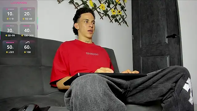 Maxxx bigcockx online show from April 13, 2026, 4:05 am