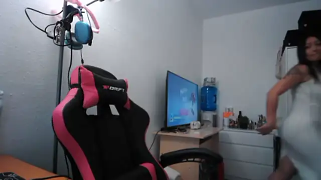 Yulian Milf online show from March 11, 2026, 5:18 pm