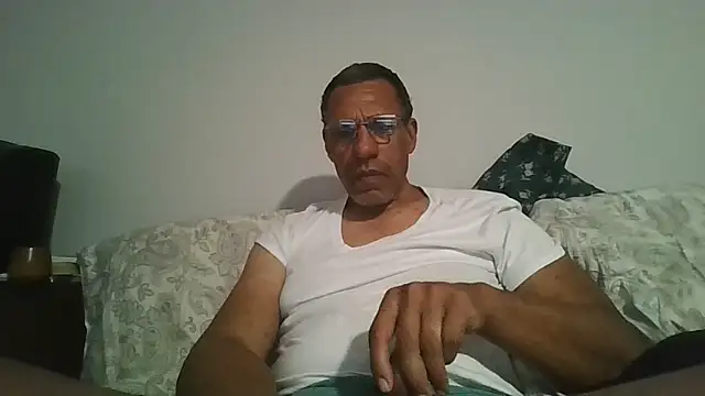 swimmer2496 online show from February 18, 2026, 8:11 am