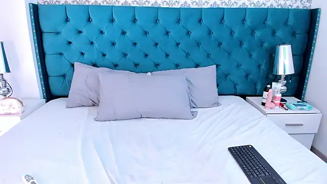 XiomaraFerrer online show from February 7, 2026, 7:33 pm