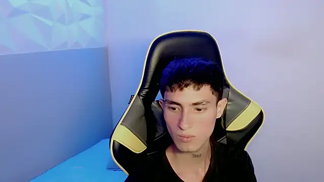 Akyra latinn online show from February 17, 2026, 2:14 pm