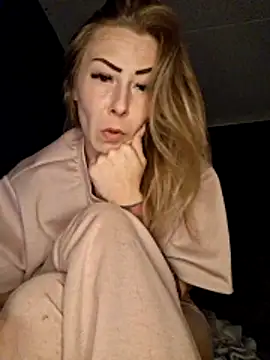 dewimp1 online show from April 21, 2026, 9:54 pm