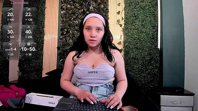 AmberAddamss online show from February 8, 2026, 2:04 pm