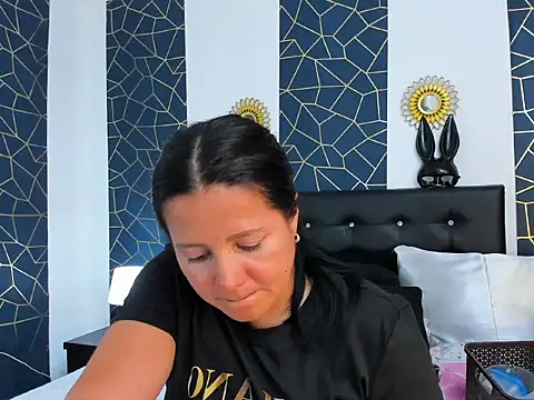 Snapshot of KikyNaughty chatting on February 17, 2026, 8:39 pm KikyNaughty online show from February 17, 2026, 8:39 pm