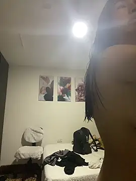 JuliaaVega online show from March 6, 2026, 11:27 am