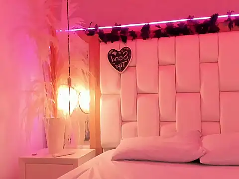 StefanyCondia online show from February 25, 2026, 6:19 pm