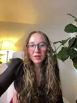 Scarlett NoirMuse online show from April 11, 2026, 6:55 pm