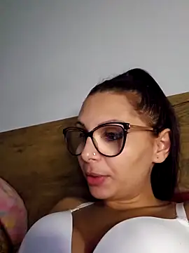 Snapshot of HiddendesireXO01 chatting on February 17, 2026, 8:28 pm HiddendesireXO01 online show from February 17, 2026, 8:28 pm