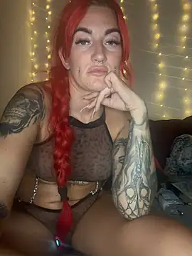 MrsRedFoxy online show from June 29, 2026, 9:14 pm