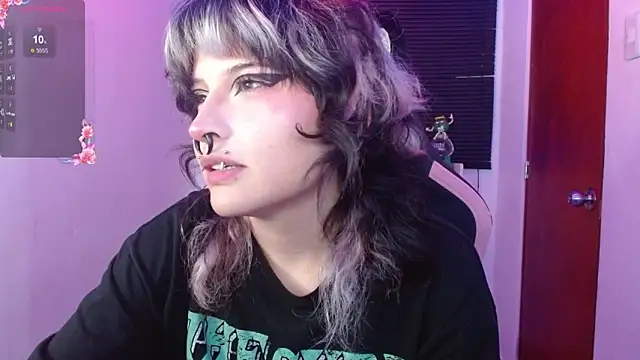 neena nyx  online show from April 14, 2026, 11:10 pm