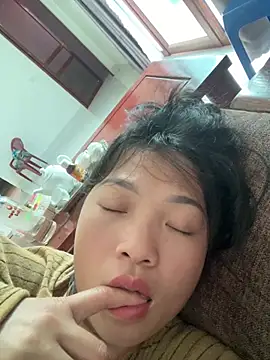 Snapshot of Lyn-be99 chatting on February 15, 2026, 7:51 am Lyn-be99 online show from February 15, 2026, 7:51 am