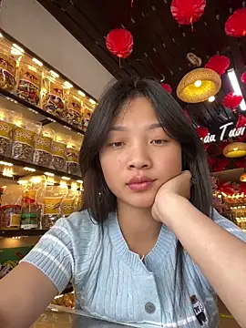 Lyn-be99 online show from April 4, 2026, 3:57 am