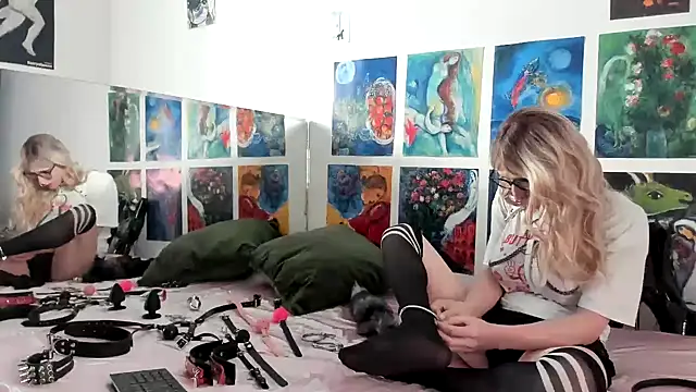 Miaxma online show from April 3, 2026, 3:51 pm