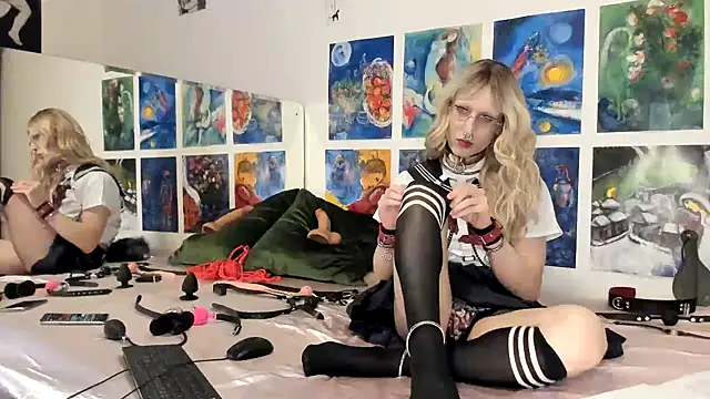 Miaxma online show from April 5, 2026, 5:19 pm