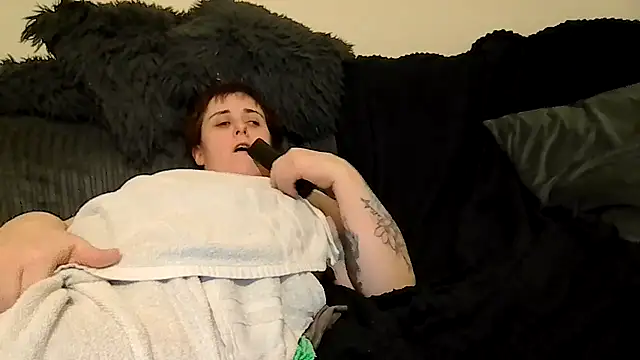 Snapshot of Tiara_XOX chatting on February 1, 2026, 7:45 pm Tiara XOX online show from February 1, 2026, 7:45 pm