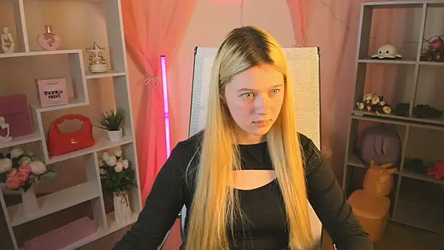 CelestineMauriac online show from April 19, 2026, 7:05 pm