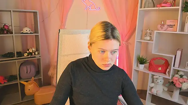 CelestineMauriac online show from April 17, 2026, 6:33 pm