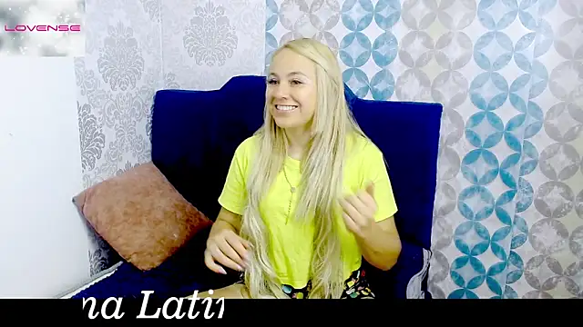 Snapshot of Angellatina17 chatting on February 18, 2026, 2:24 pm Angellatina17 online show from February 18, 2026, 2:24 pm