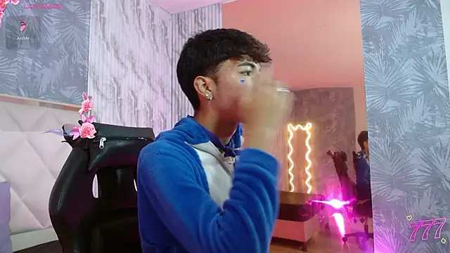 Snapshot of osamu_tay chatting on February 15, 2026, 12:04 pm osamu tay online show from February 15, 2026, 12:04 pm