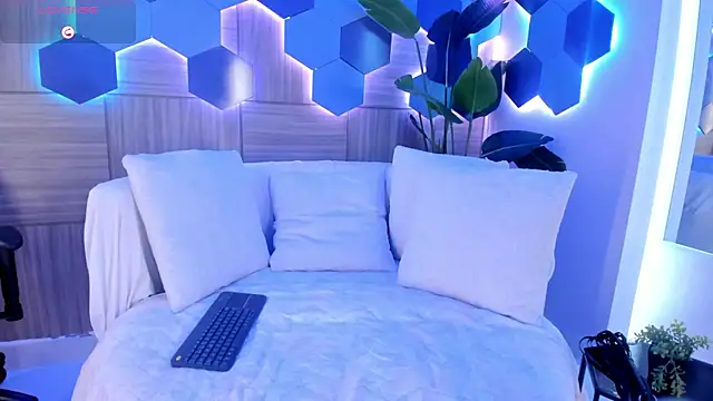 KatyaKozlov online show from February 13, 2026, 7:58 pm