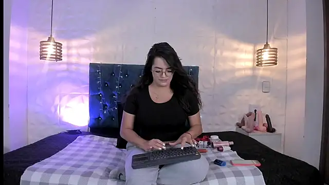 samantha foxyy online show from May 20, 2026, 10:23 am