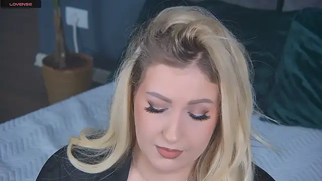 OndinaNoire online show from March 17, 2026, 6:55 pm