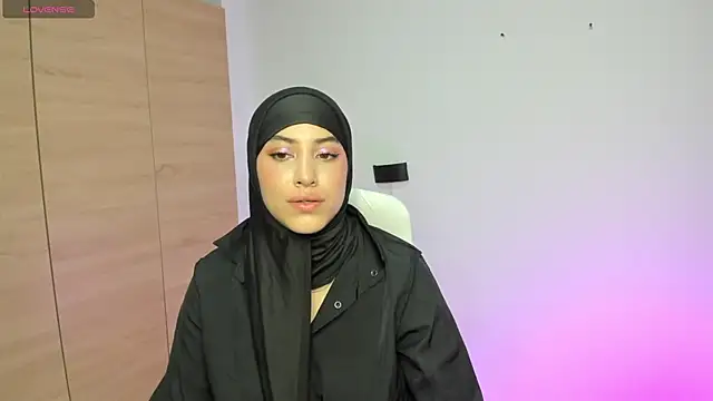 LAY LA  online show from April 25, 2026, 9:12 pm