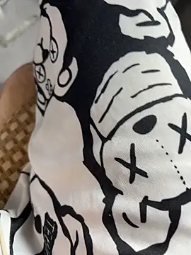 llkiki online show from April 16, 2026, 4:52 pm