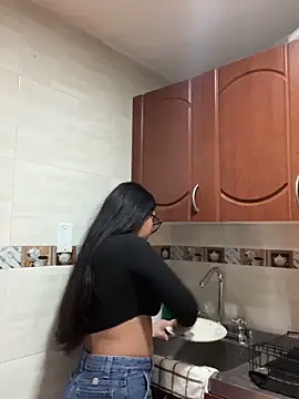 Snapshot of Violetta_pinkk1 chatting on February 14, 2026, 3:29 am Violetta pinkk1 online show from February 14, 2026, 3:29 am