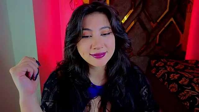 Snapshot of Luvienne chatting on February 19, 2026, 7:44 pm Luvienne online show from February 19, 2026, 7:44 pm