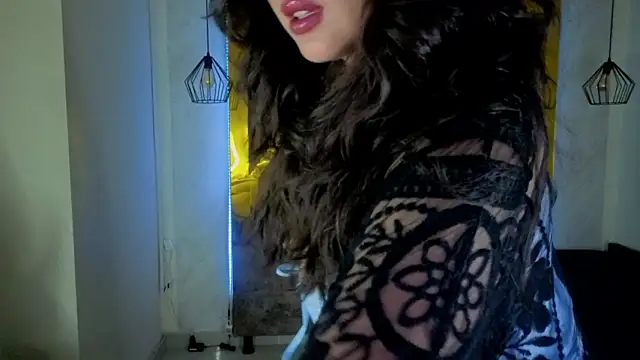 Snapshot of Luvienne chatting on February 3, 2026, 7:41 pm Luvienne online show from February 3, 2026, 7:41 pm