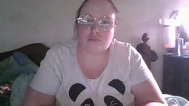 Snapshot of Sarahtjeuh_ chatting on February 22, 2026, 11:28 pm Sarahtjeuh online show from February 22, 2026, 11:28 pm