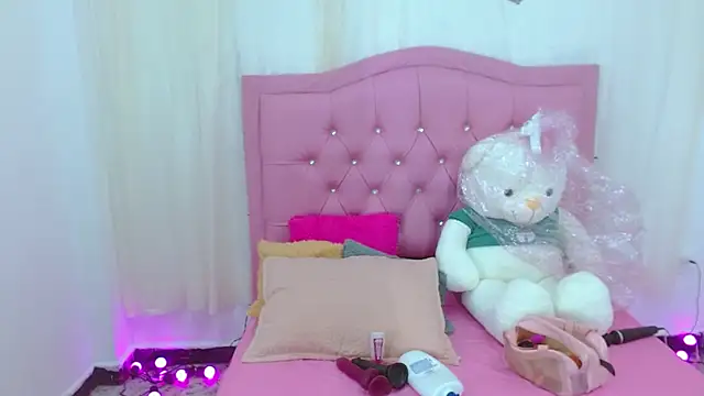 Steixy cute online show from April 15, 2026, 7:07 pm