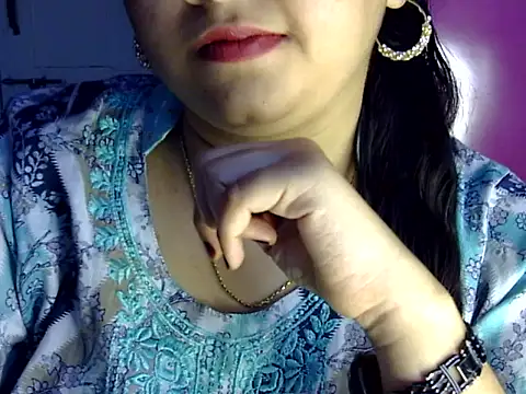 Snapshot of Cute_Aliyaa chatting on July 16, 2026, 1:52 pm Cute Aliyaa online show from July 16, 2026, 1:52 pm