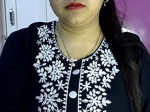 Cute Aliyaa online show from May 21, 2026, 1:52 pm
