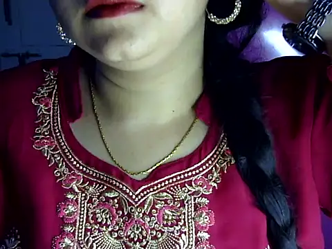Snapshot of Cute_Aliyaa chatting on July 12, 2026, 1:23 pm Cute Aliyaa online show from July 12, 2026, 1:23 pm