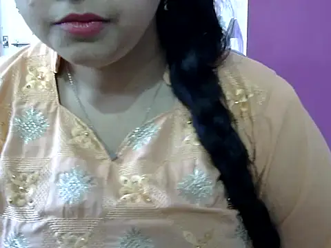 Cute Aliyaa online show from May 7, 2026, 10:40 am